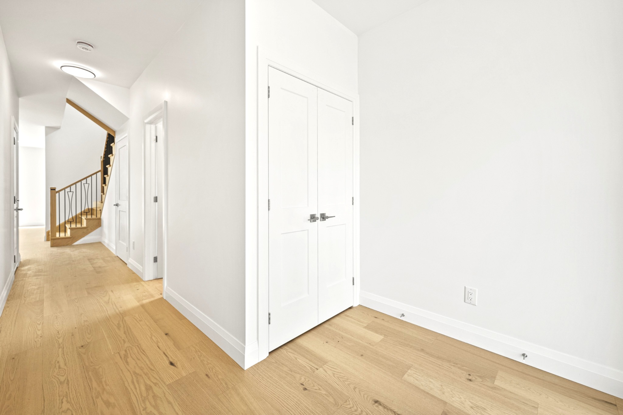 Western Hill home entrance St. Catharines custom build