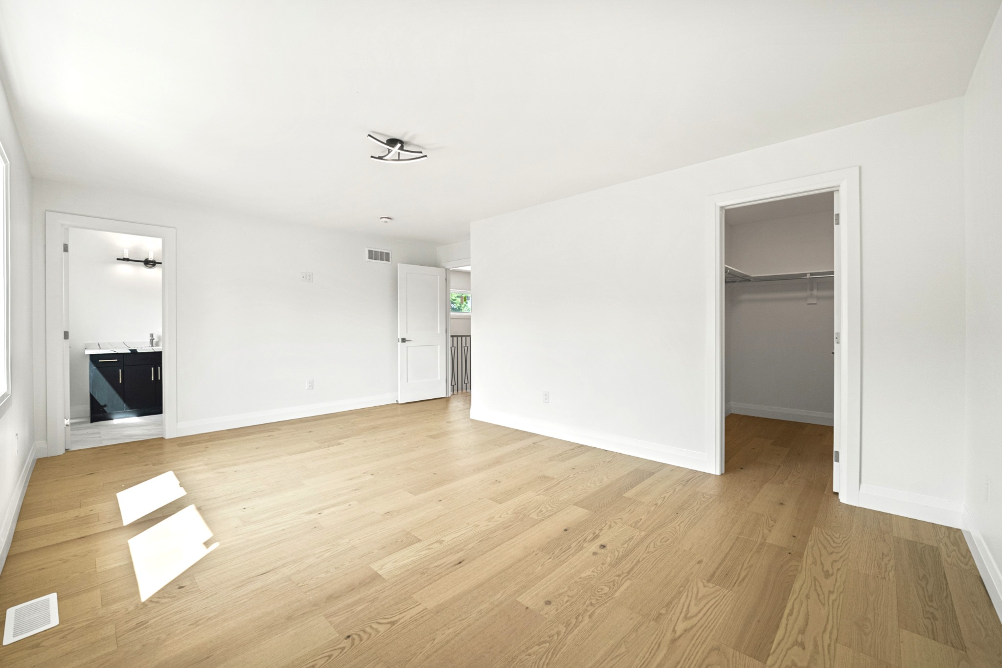 Western Hill master bedroom suite Niagara Region